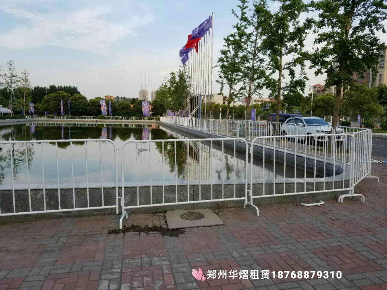 <b>郑州不锈钢铁马护栏白色烤漆铁马护栏出租</b>